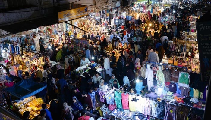 A large number of people busy shopping at Latifabad, Hyderabad on April 19, 2023. — INP
