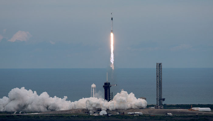 SpaceX's Falcon 9 sends 52 Starlink satellites into space