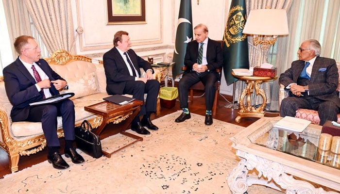 Belarus’s foreign Minister Sergei Aleinik (second left) calls on Prime Minister Shehbaz Sharif (second right) on May 31. — PID