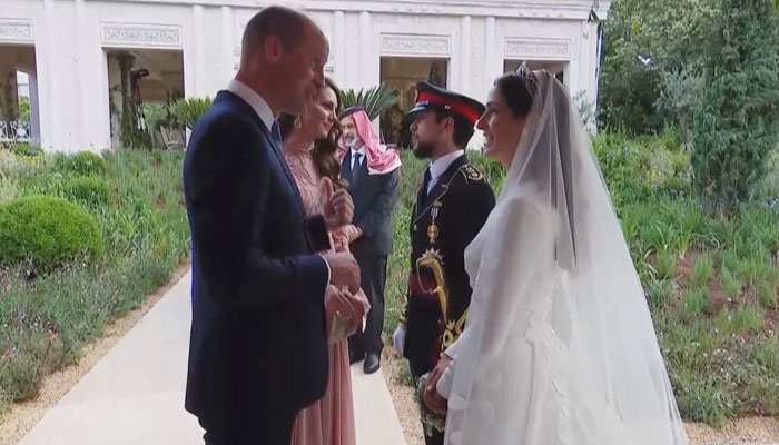 Britains Prince William and Princess Catherine meet Jordans Crown Prince Hussein and Rajwa Al Saif at their wedding ceremony. —Reuters