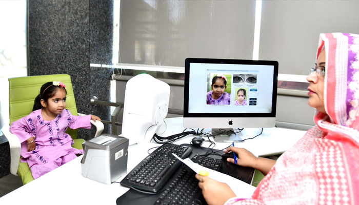 A child gets an identity verification via Nadras IRS. — Nadra/File