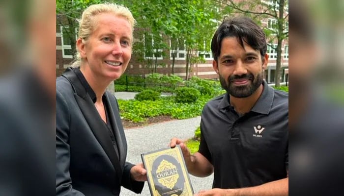 Pakistan wicketkeeper-batter Mohammad Rizwan gifts a copy of the Holy Quran to his teacher. — Twitter/SharyOfficial