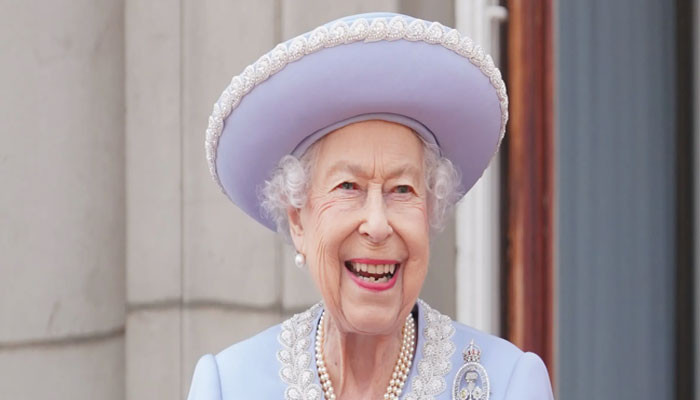 Queen Elizabeth made final balcony appearance after 'emotional' call ...