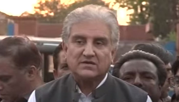 Pakistan Tehreek-e-Insaf (PTI) Vice-Chairman Shah Mahmood Qureshi is addressing the media outside the Adiala jail in this still taken from a video on June 6, Tuesday. — YouTube/GeoNews