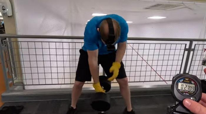 WATCH: Man smashes record for fastest passing 80lb weight hand to hand