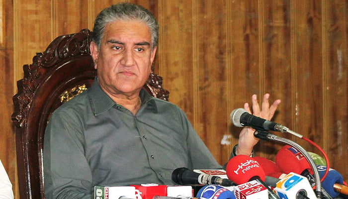 PTI Vice Chairman Shah Mahmood Qureshi speaks to media persons at Raza Hall in Multan. — APP/File