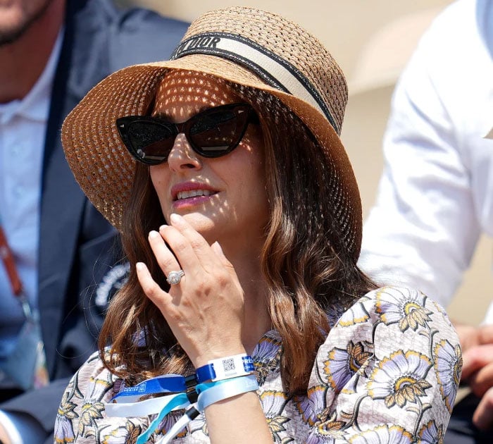 Natalie Portman shows off wedding ring amid Benjamin Millepied’s infidelity