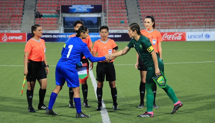 Pakistan women team captain shakes her with Tajikistan skipper before the start of the game. — Twitter/@TheRealPFF/File