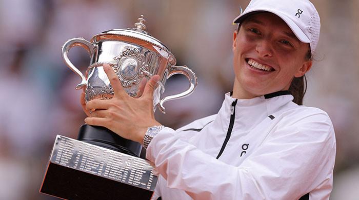 Swiatek makes history with consecutive third French Open triumph