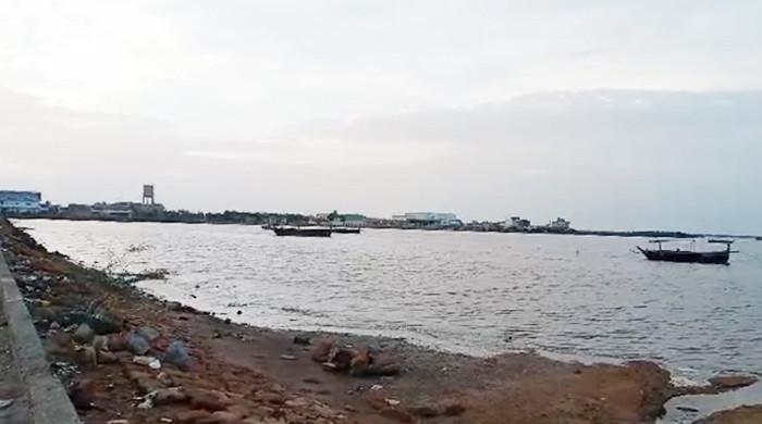 Sea level rises along Karachi shoreline as cyclone Biparjoy moves closer