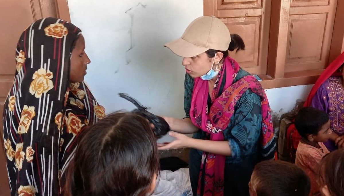 Mahwari Justice founder Bushta Mahnoor distributes sanitary kits among female flood victims. — Mahwari Justice