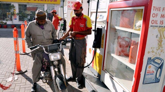 Petrol price in Pakistan likely to go down by Rs3-5 from June 16