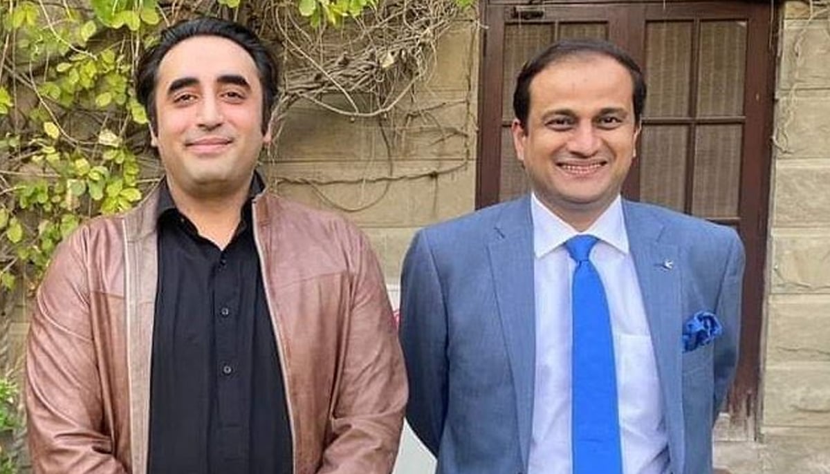 PPP Chaiman Bilawal Bhutto-Zardari (left) is photographed here with Karachi Mayor Murtaza Wahab. — Twitter/@ShamaJunejo