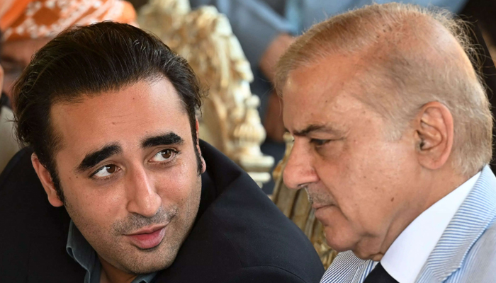 Foreign Minister and PPP Chairman Bilawal Bhutto-Zardari (left) and Prime Minister and PML-N President Shehbaz Sharif. — AFP/File