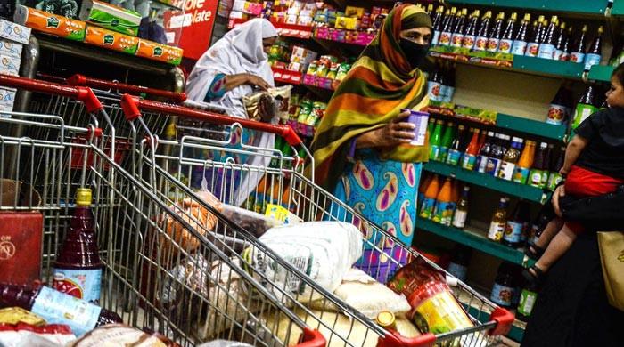 Dollar crunch to force import suspension of eatables, drinks in Pakistan