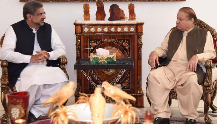 Pakistan Muslim League-Nawaz senior leader Shahid Khaqan Abbasi called on his party’s supremo Nawaz Sharif. — Twitter/@omar_quraishi/File