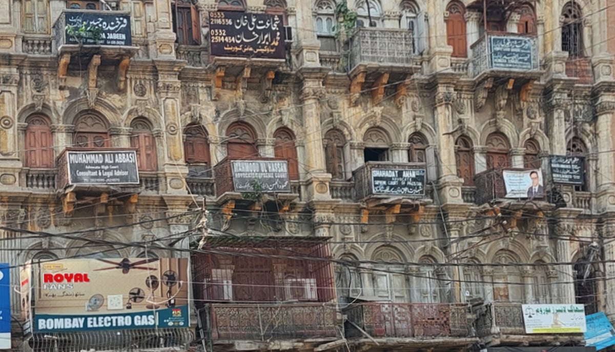 An old heritage building, mostly housed as lawyer offices, with beautiful wooden jharokas that are gradually falling apart. — Photo by author