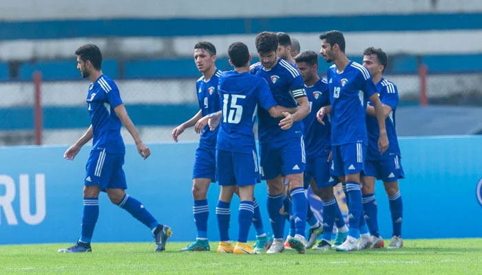 Kuwaits players celebrate after scoring a goal — SAFF