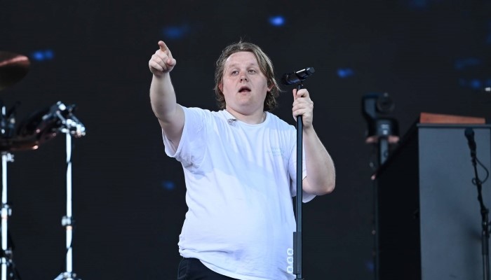 Crowd takes over Someone You Love for Lewis Capaldi amidst Tourettes struggles