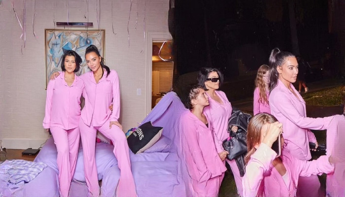 Kim Kardashian, sister Kourtney look stunning as they twin in similar