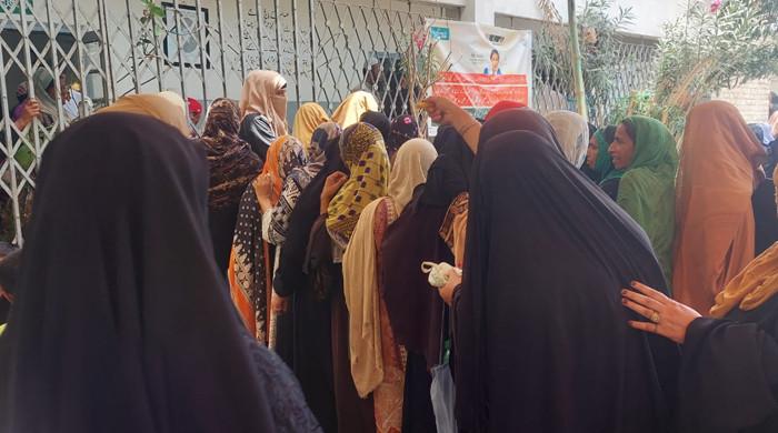 16 women injured in BISP stipend distribution stampede