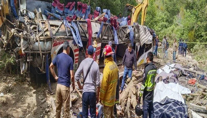 Tragic bus crash claims 25 lives in Mexicos Oaxaca state. Twitter
