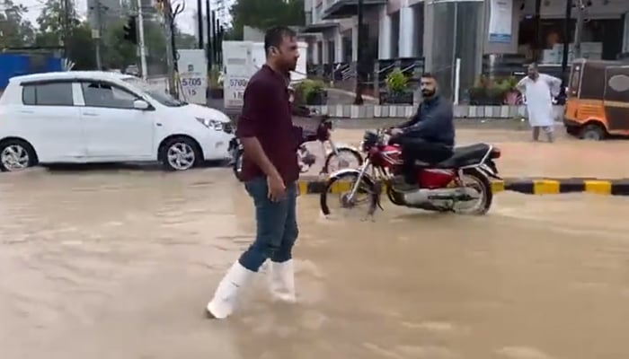 Adviser to Punjab interim Chief Minister on Sports and Youth Affairs Wahab Riaz visits rain-hit areas in Lahore, on July 5, 2023. — Twitter/vanillasky458