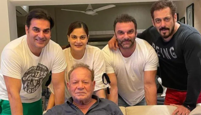 Salim Khan married Helen after getting divorce from first wife Salma Khan