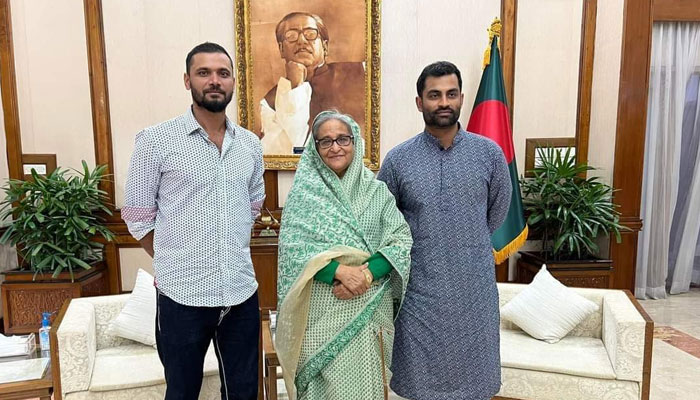 Tamim Iqbal and former Bangladesh captain Mashrafe Mortaza with PM Sheikh Hasina at her residence. — Facebook/Mashrafe Bin Mortaza