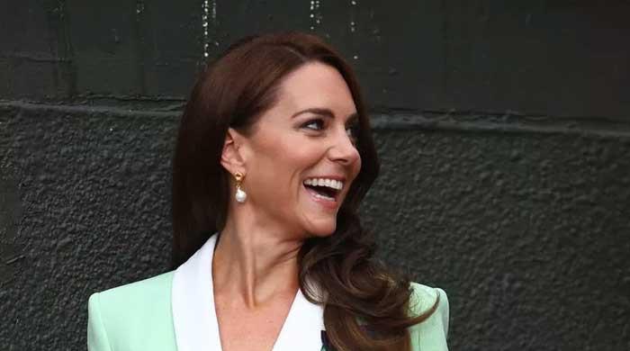 Video shows Kate Middleton surprising boy who waved to her