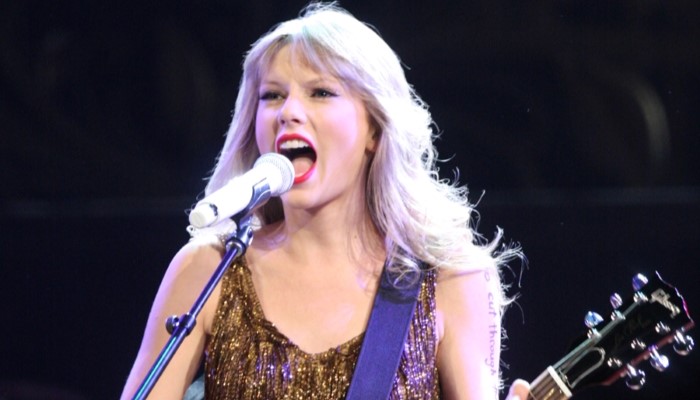 Taylor Swift brings Taylor Lautner and Joey King onstage at Kansas City show