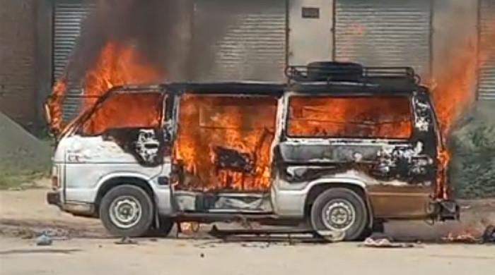 LPG cylinder explosion in passenger van kills 7 LPG cylinder explosion in passenger van kills 7