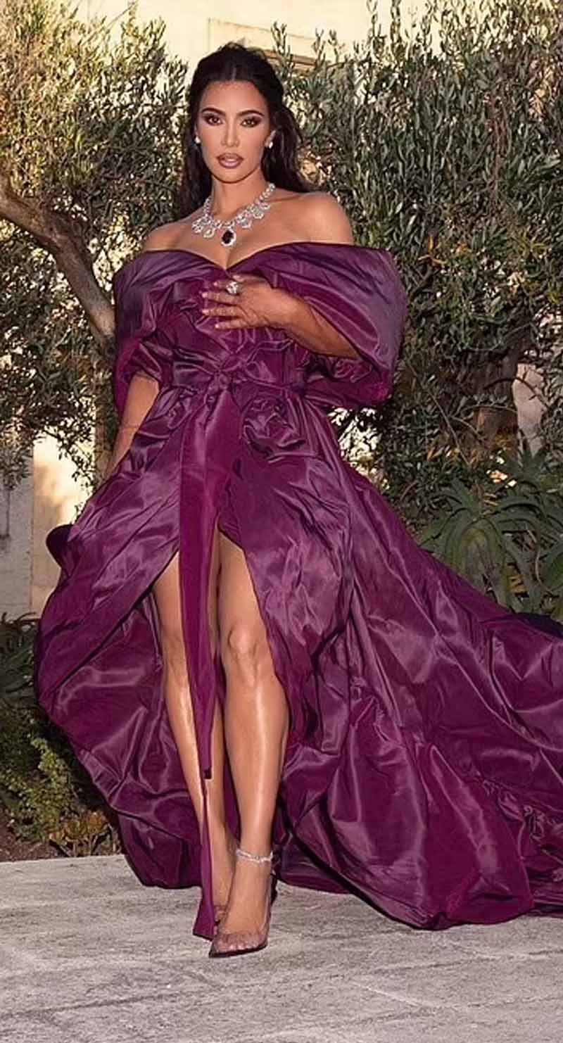 Kim Kardashian looks regal as she attends Dolce & Gabbana show