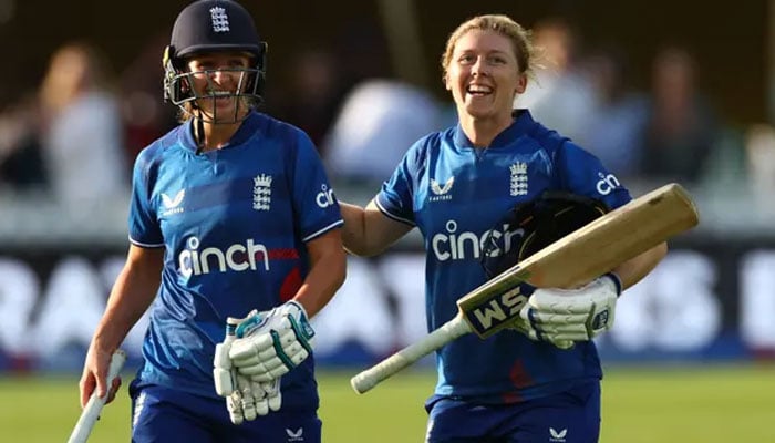 Heather Knight (right) and her ninth wicket partner, Kate Cross. Photograph: Andrew Boyers/Action Images/Reuters