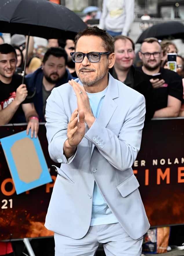 Robert Downey Jr.s karate pose delights fans at Oppenheimer photocall