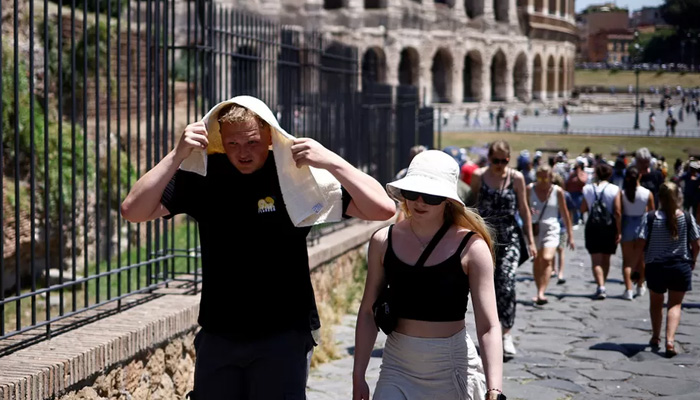 Man wears a cloth on his head to save himself from the heatwave. — Reuters/File