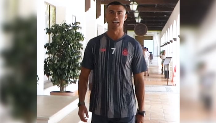 Al-Nassrs forward Cristiano Ronaldo greeting fans. — Instagram/@alnassr