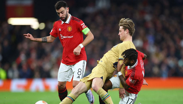 FC Barcelonas Frenkie de Jong in action with Manchester Uniteds Bruno Fernandes and Fred. — Reuters/File