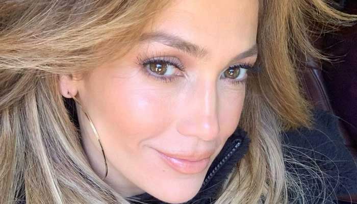 Jennifer Lopez flashes her enviable abs in skimpy sportswear