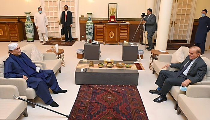 PPP Co-chairman Asif Ali Zardari (left) meets Prime Minister Shehbaz Sharif (right) in Islamabad on November 22, 2022. Twitter/FarhatullahB