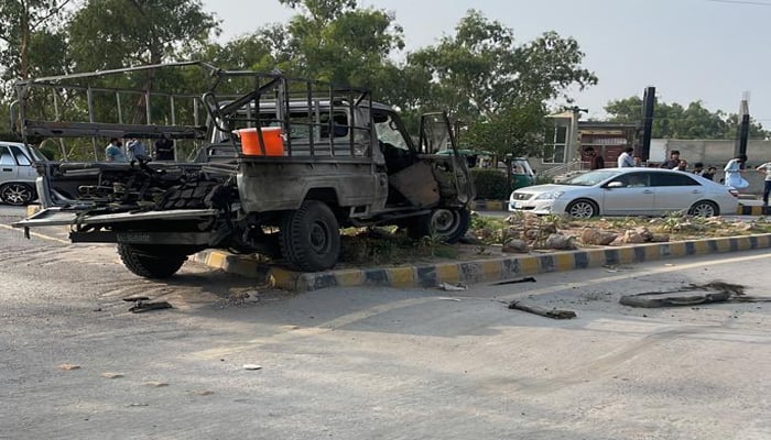 Suicide blast took place near security forces’ vehicle in Peshawar’s Hayatabad area on July 18, Tuesday. — Twitter/@Khoarasandiary