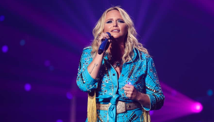 Miranda Lambert sparks debate after pausing concert to scold fans over taking selfies