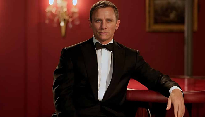James Bond star Daniel Craig caught running a red light on a bicycle in London