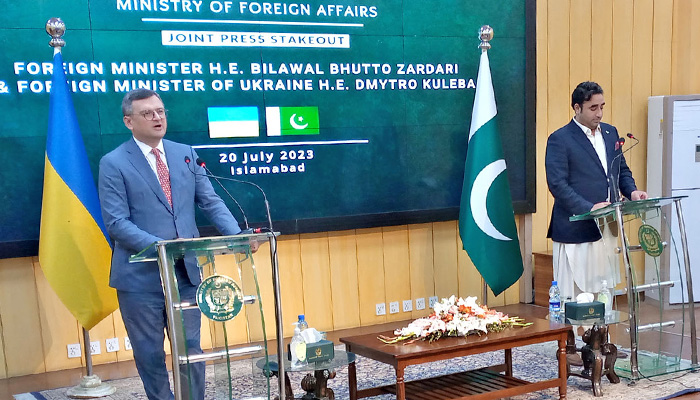 Ukrainian Foreign Minister Dmytro Kuleba and his Pakistani counterpart Bilawal Bhutto-Zardari address a joint press conference in Islamabad, Pakistan on July 20, 2023. — Online