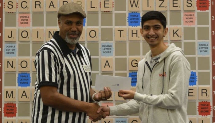 Hammad Hadi (left) receiving his award. — Pakistan Scrabble Association