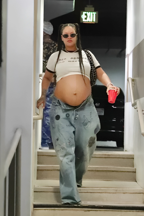 Rihanna rocks stylish baby bump in Rage Against The Machine T-shirt