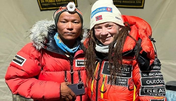 Nepal’s Tenjen (Lama) Sherpa and NOrways Kristin Harila pose for a photo. — Twitter