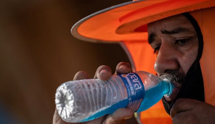 A construction worker drinks a cold beverage during a heat wave where temperatures rise over 110 degrees Fahrenheit for 27 consecutive days, in Scottsdale, at the Phoenix metro area, Arizona. —Reuters