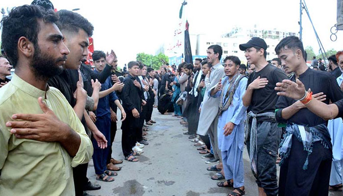A large number of mourners beating themselves during the 10th Muharram procession to mark Ashoura at Empress Market Sadar in Karachi on July 29, 2023. — APP