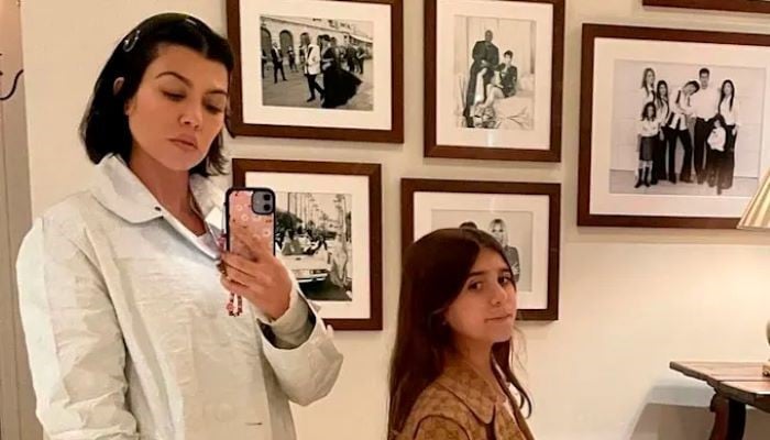 Kourtney Kardashian and Penelope Scotland get matching nails